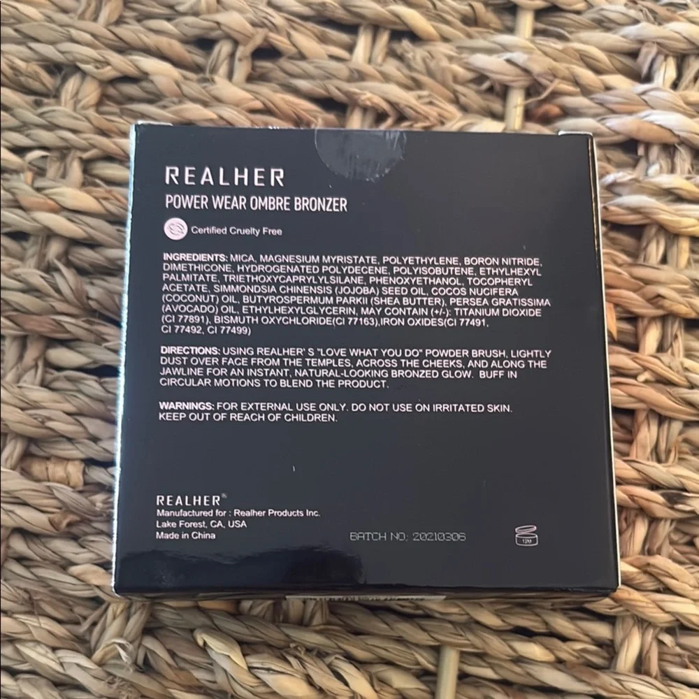 REALHER Bronzed Beauty Ombre Bronzer – New in Box - Picture 2 of 2